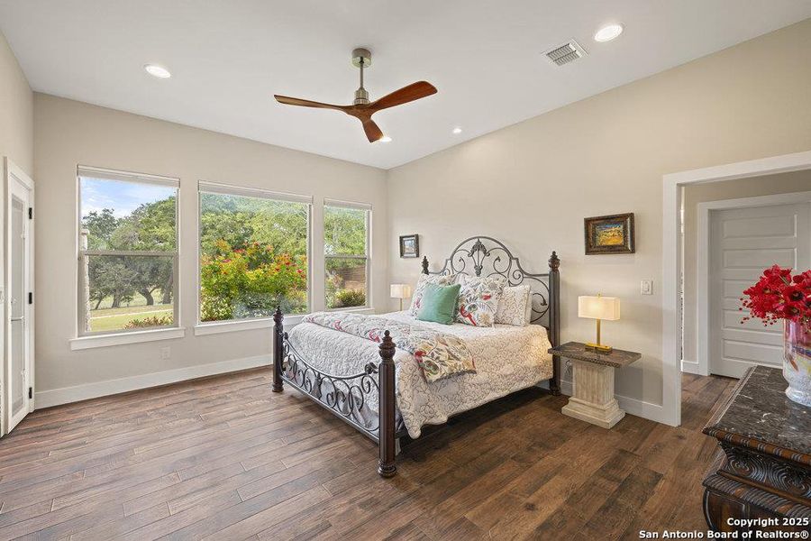 Furnished interior view inside a new home in , Blanco (Image 3).
