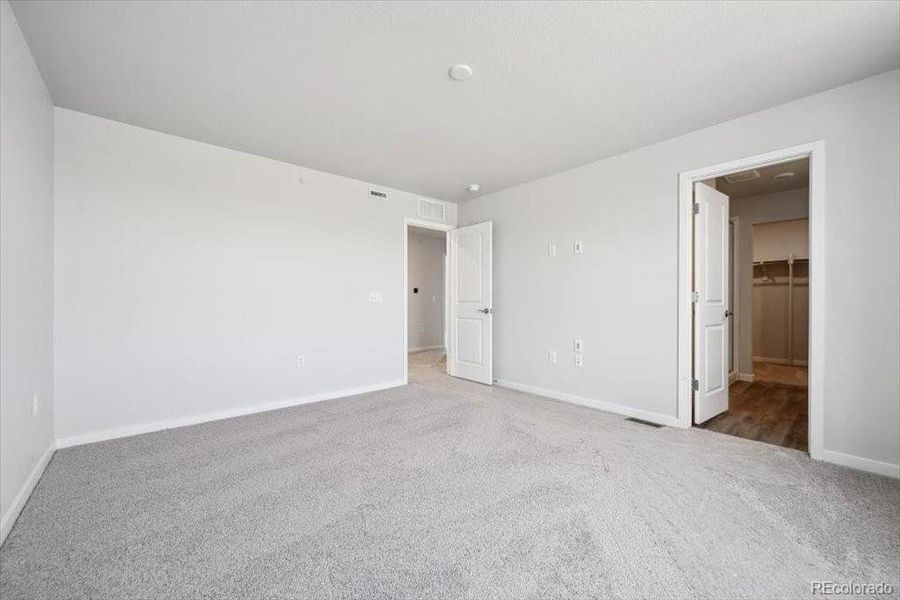 Spacious, unfurnished interior of a new home in Legato, Commerce City (Image 15).