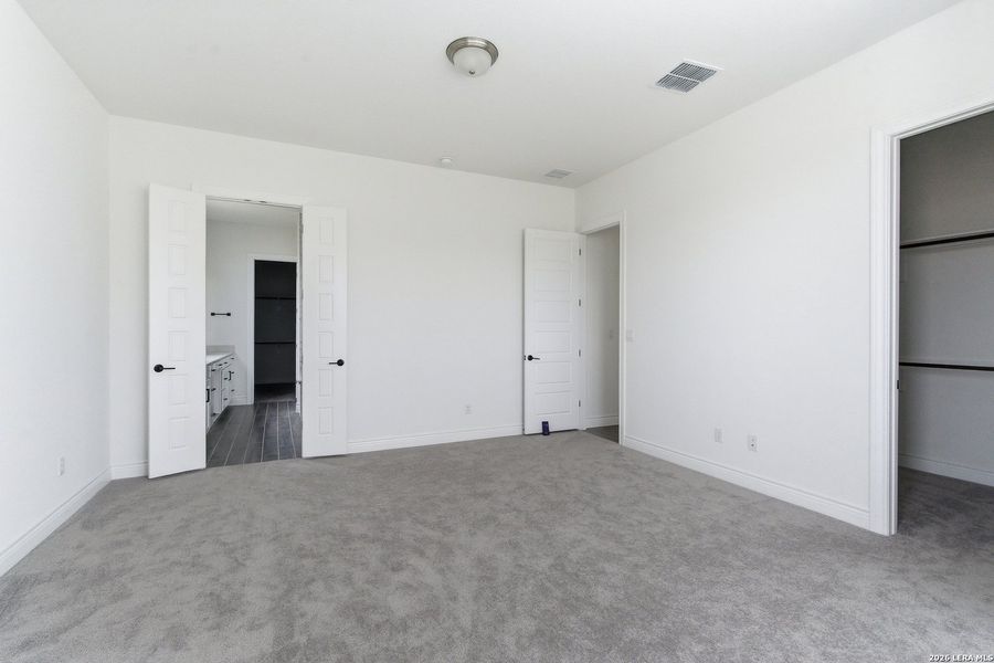 Spacious, unfurnished interior of a new home in Davis Ranch, San Antonio (Image 22).