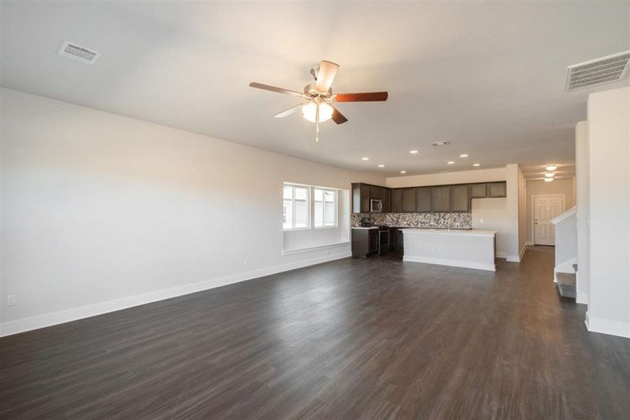 Representative unfurnished interior of a home built from the Savannah by Pacesetter Homes in Orchard Ridge, Liberty Hill (Image 20). Representative unfurnished interior of a home built from the Savannah by Pacesetter Homes in Orchard Ridge, Liberty Hill (Image 20).