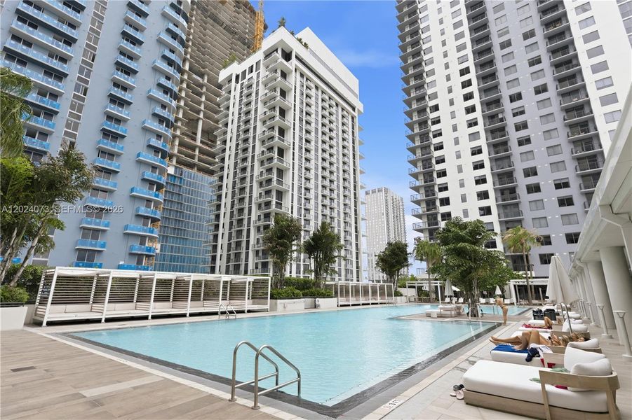 Condo located in Miami, FL showcasing its design and architecture (Image 25).