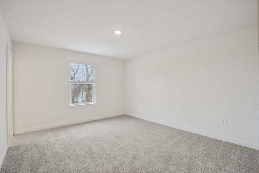 Spacious, unfurnished interior of a new home in Mission Hills, La Vergne (Image 12).