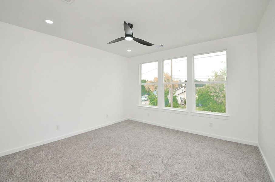 Spacious, unfurnished interior of a new home in , Houston (Image 18).
