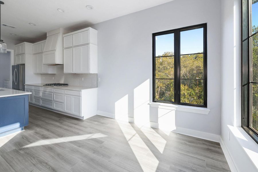 Spacious, unfurnished interior of a new home in , Austin (Image 35).