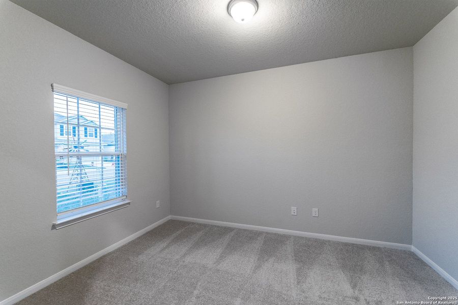 Spacious, unfurnished interior of a new home in Hennersby Hollow, San Antonio (Image 12).