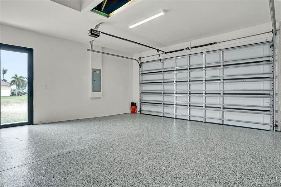 Spacious, unfurnished interior of a new home in , Cape Coral (Image 21).