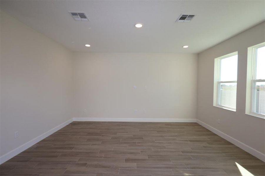 Spacious, unfurnished interior of a new home in Center Lake on the Park, St. Cloud (Image 9).