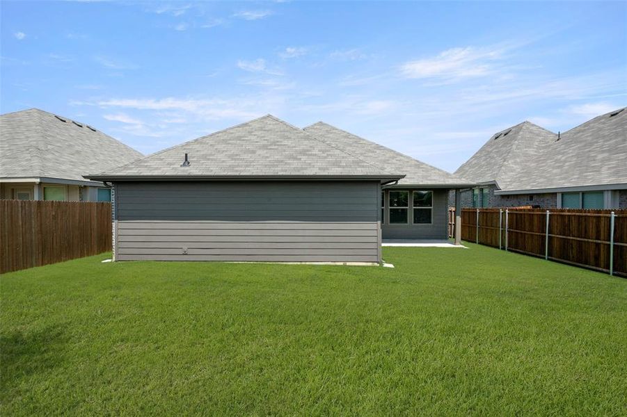 Exterior details and patio area of a home in Chisholm Hills, Cleburne (Image 25).