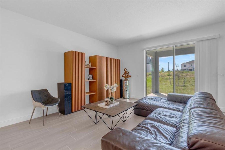 Furnished interior view inside a new home in Ridgeview, Clermont (Image 7).