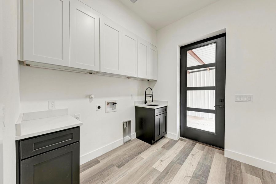 Spacious, unfurnished interior of a new home in , Bertram (Image 26).