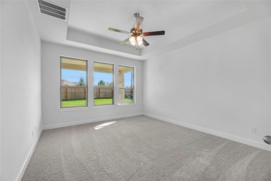 Representative image. Features, selections and colors may vary.