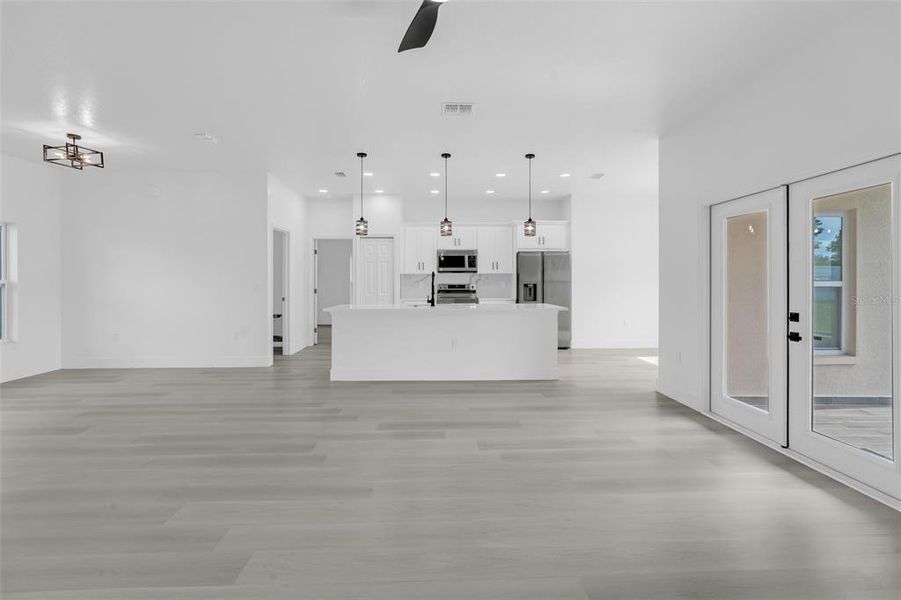 Spacious, unfurnished interior of a new home in , Weeki Wachee (Image 15).