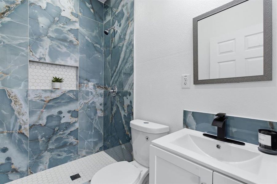 Furnished interior view inside a new home in , Dallas (Image 5).
