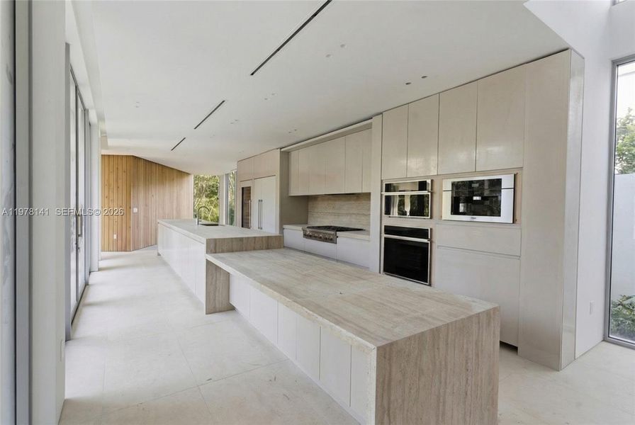 Exterior details and patio area of a home in , Miami (Image 19).