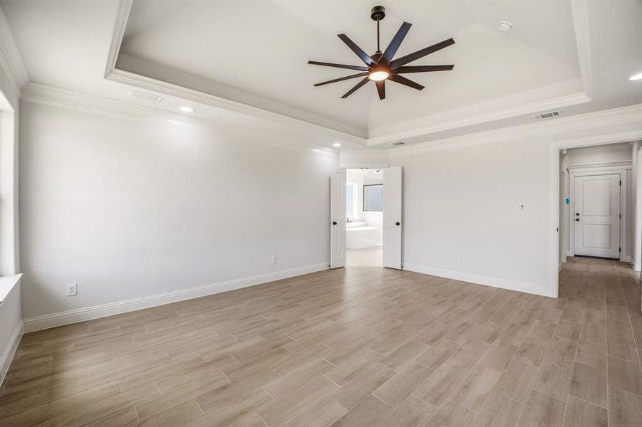 Unfurnished room with ceiling fan, wood tiled floors, ornamental molding, and recessed lighting
