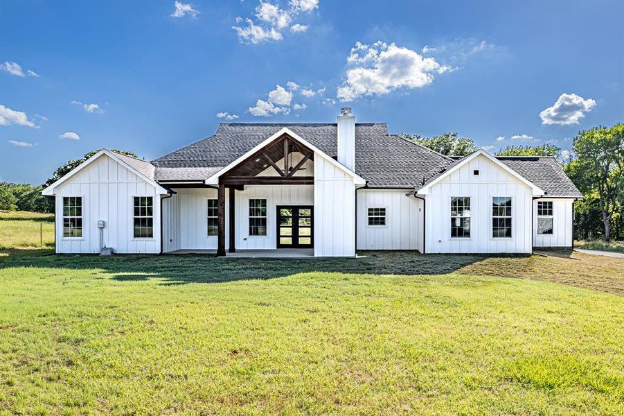 Exterior details and patio area of a home in , Alvarado (Image 26).