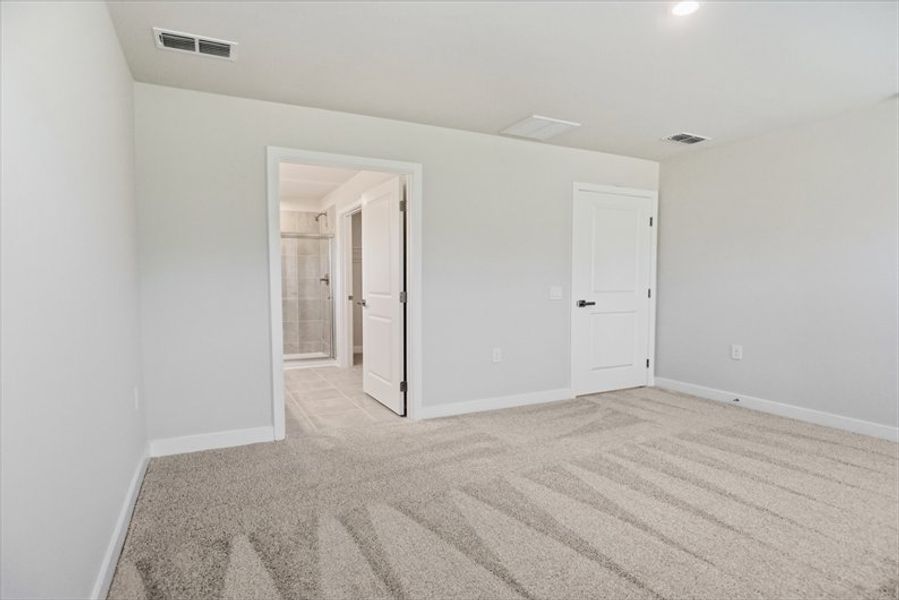 Spacious, unfurnished interior of a new home in Wren Woods Ranches, Gray Court (Image 23).