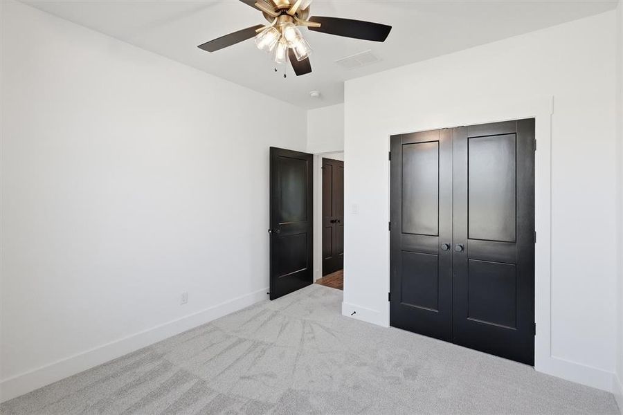 Spacious, unfurnished interior of a new home in , Tolar (Image 24).