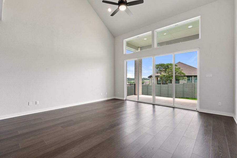 Spacious, unfurnished interior of a new home in Wolf Ranch, Georgetown (Image 40).