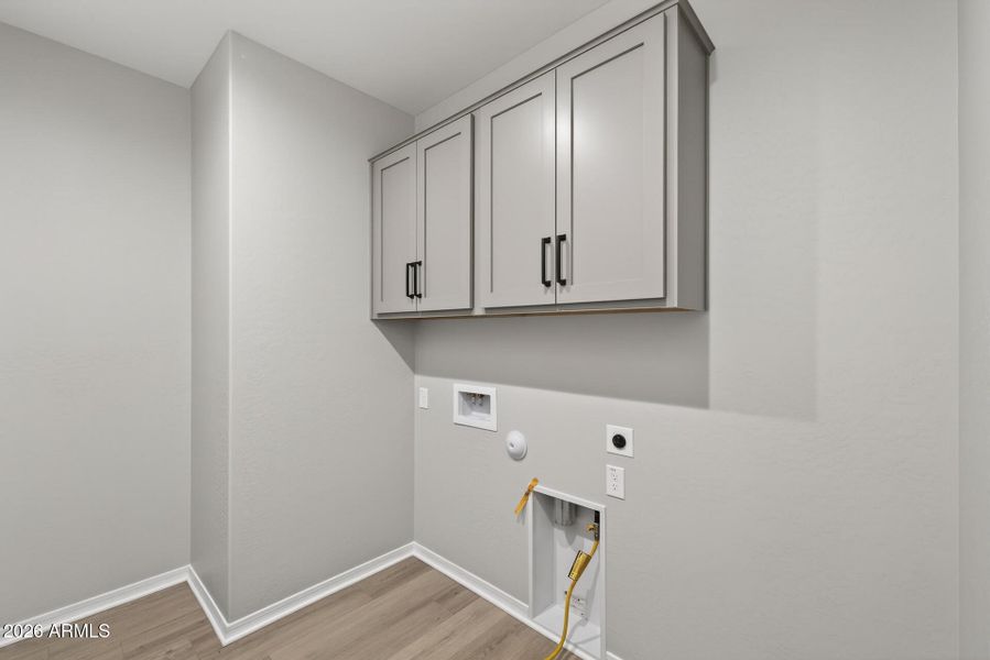 29)LAUNDRY ROOM