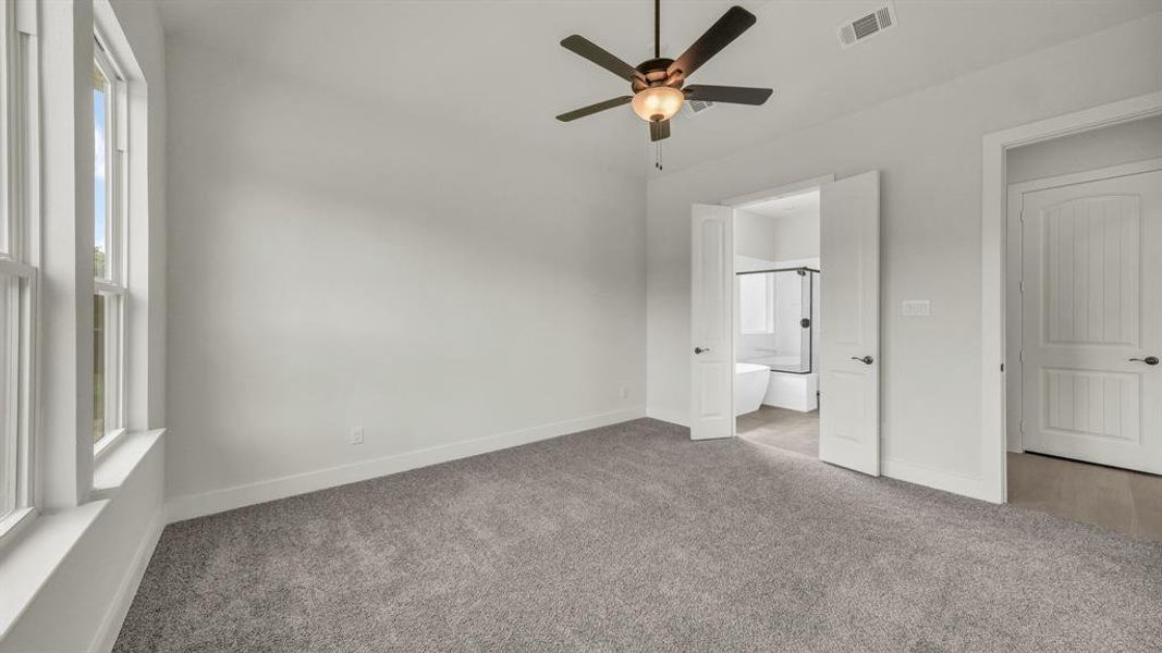 Spacious, unfurnished interior of a new home in Freeman Ranch, Weatherford (Image 36).