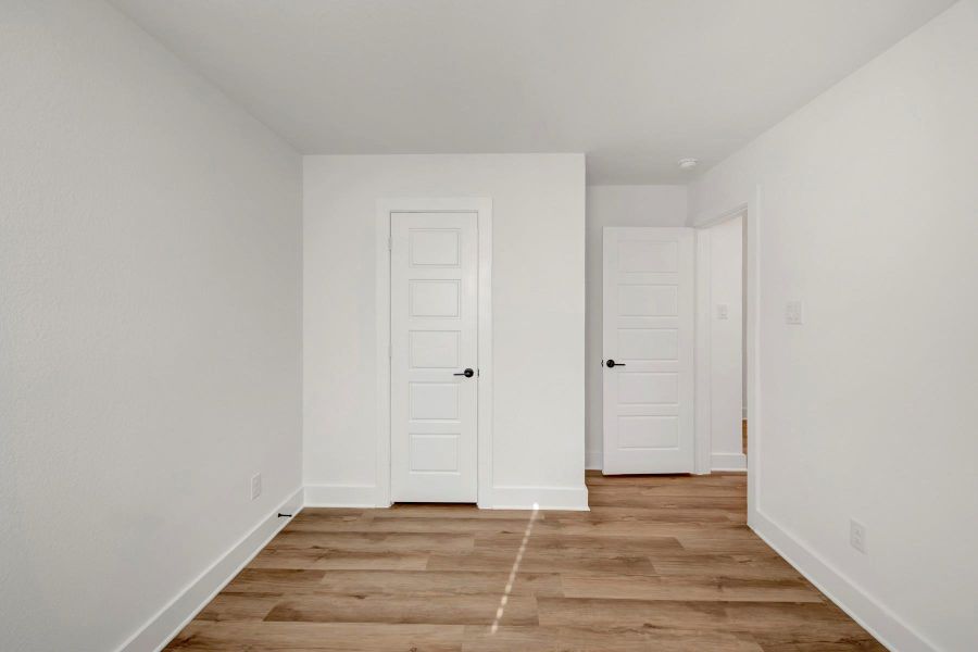 Spacious, unfurnished interior of a new home in Lago Mar, Santa Fe (Image 24).