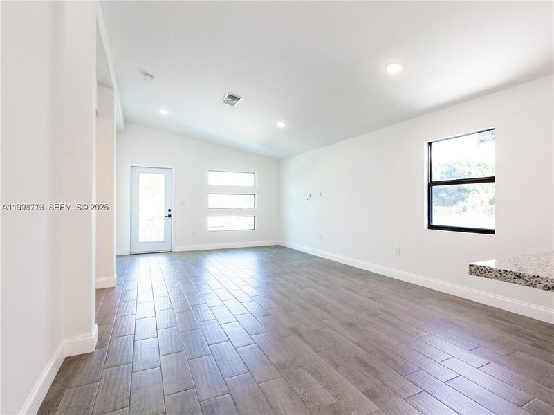 Spacious, unfurnished interior of a new home in , Pompano Beach (Image 34).