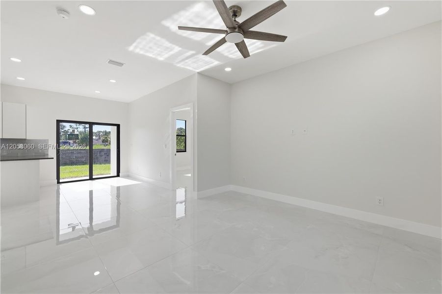 Spacious, unfurnished interior of a new home in , Lehigh Acres (Image 18).