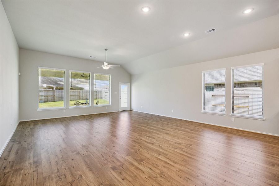 Just imagine the possibilities with this wonderfulo space.