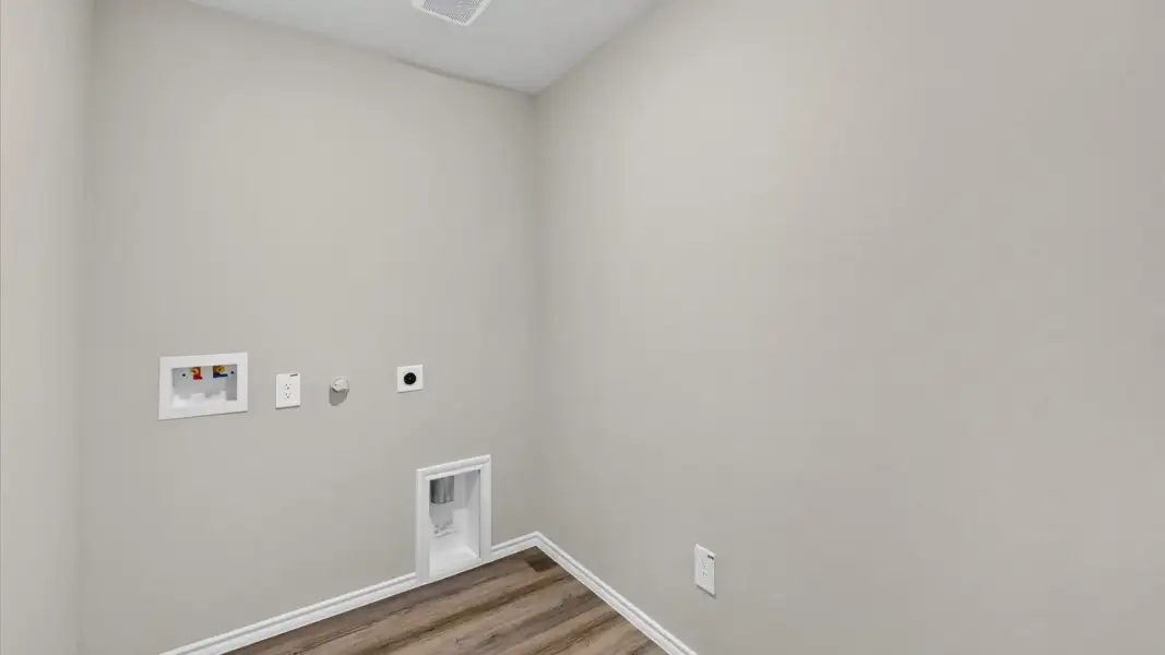Spacious, unfurnished interior of a new home in Hadley Farms, Godley (Image 22).