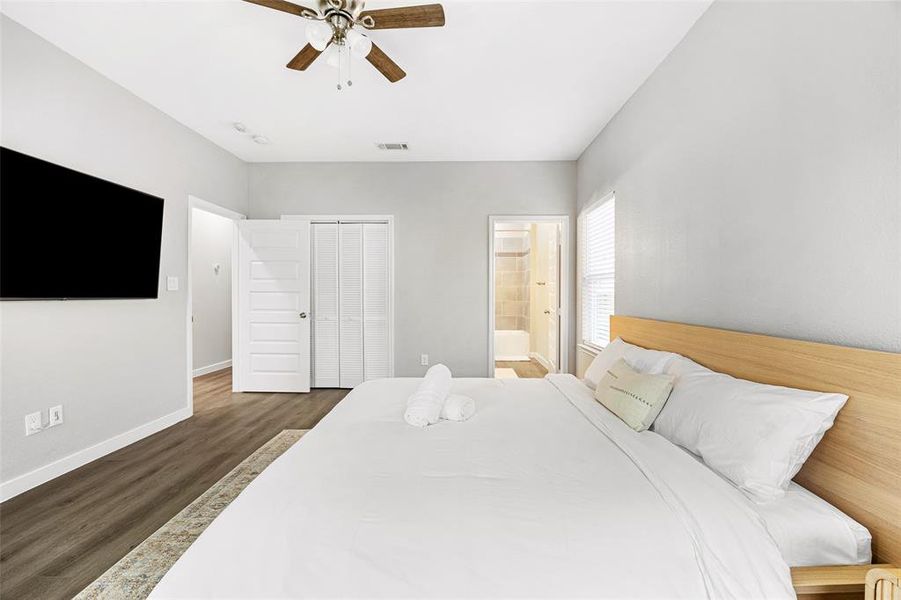 Furnished interior view inside a new home in , Dallas (Image 12).