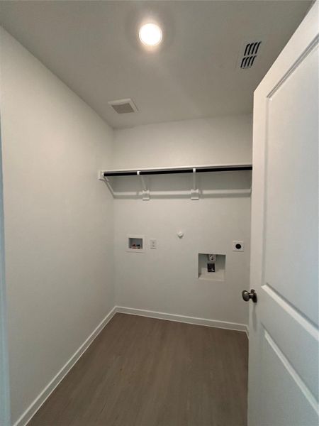 Spacious, unfurnished interior of a new home in Anniston, Katy (Image 25).