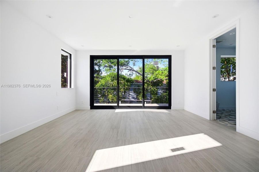 Spacious, unfurnished interior of a new home in , Miami (Image 13).