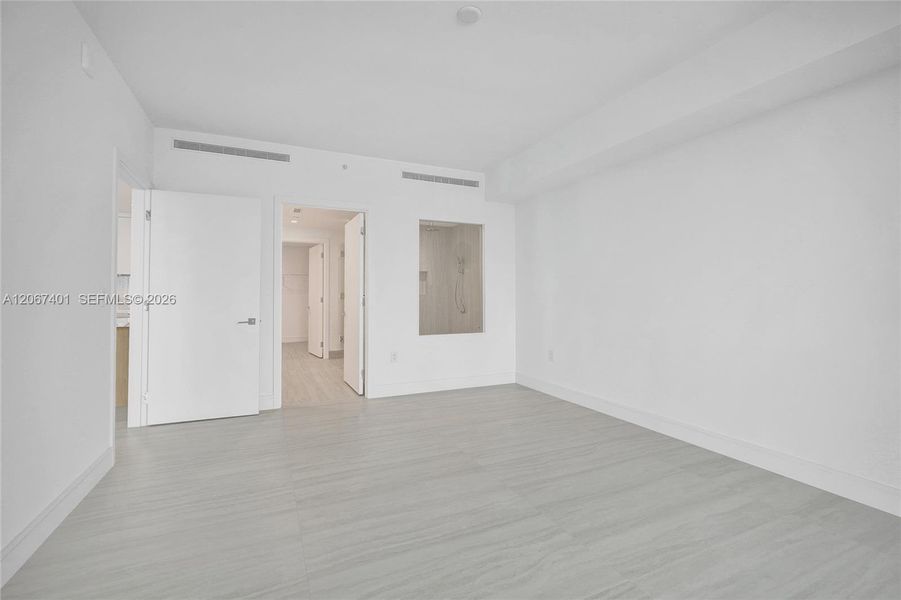 Spacious, unfurnished interior of a new home in , Miami (Image 47).