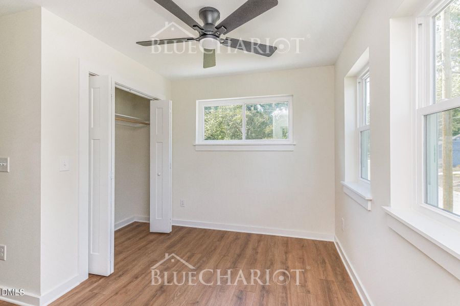 13-photo-Bedroom-40185207-1876-4776-87e5