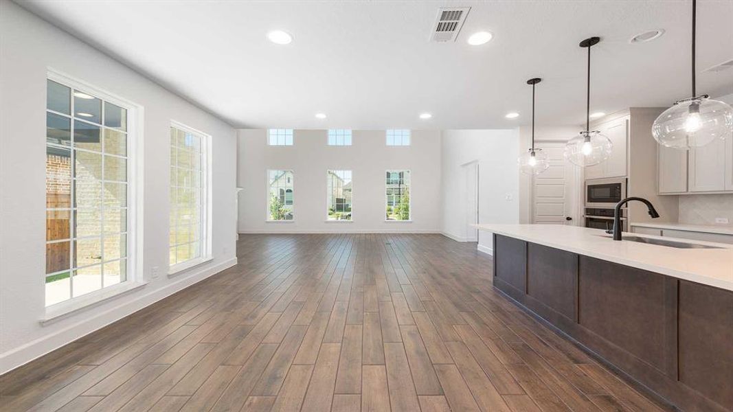 Spacious, unfurnished interior of a new home in The Parks At Wilson Creek 40', Celina (Image 20).