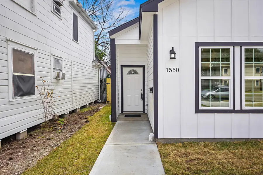 unit A similar to unit B on the otherside both has 3 bedroom and 2 bath selling both sides