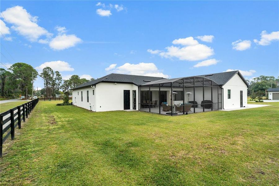 Exterior details and patio area of a home in , Tavares (Image 31).