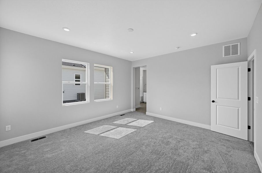 Spacious, unfurnished interior of a new home in Trailstone, Arvada (Image 17).