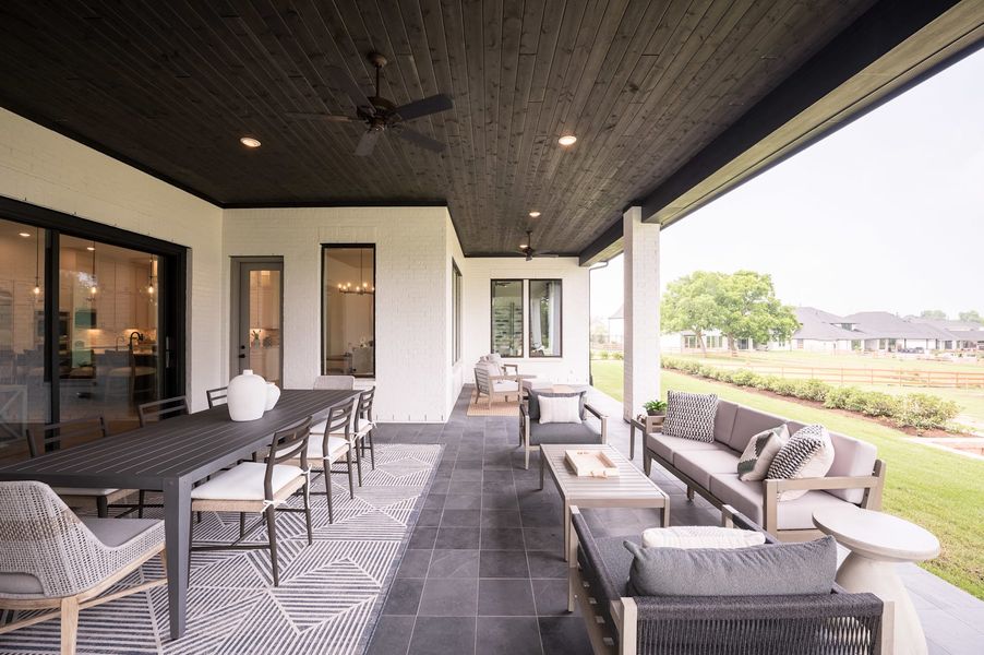 Representative exterior details of a home built from the Meritage by Tri Pointe Homes in Legacy Grove, Montgomery (Image 30).