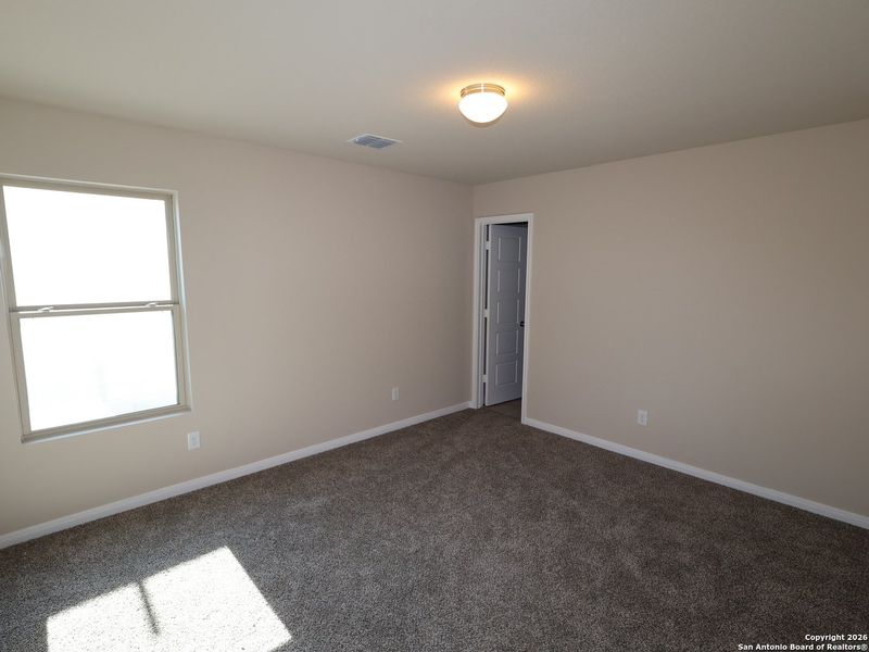 Spacious, unfurnished interior of a new home in Winding Brook, San Antonio (Image 17).