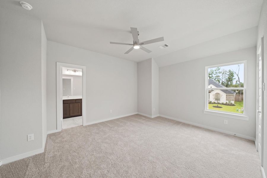 Spacious, unfurnished interior of a new home in Barton Creek Ranch, Conroe (Image 12). Spacious, unfurnished interior of a new home in Barton Creek Ranch, Conroe (Image 12).