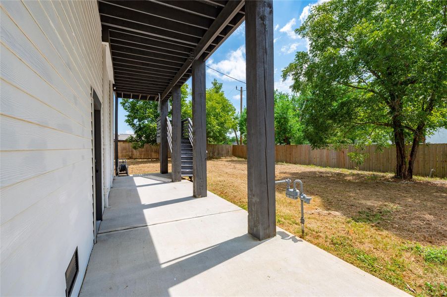 Exterior details and patio area of a home in , Shoreacres (Image 26).