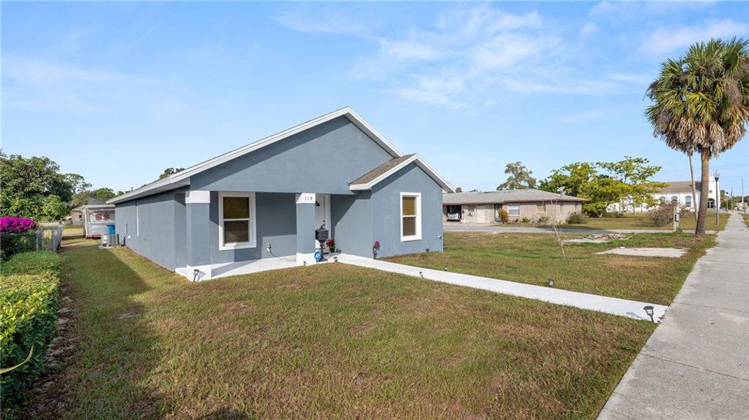 Exterior details and patio area of a home in , Lake Wales (Image 28).