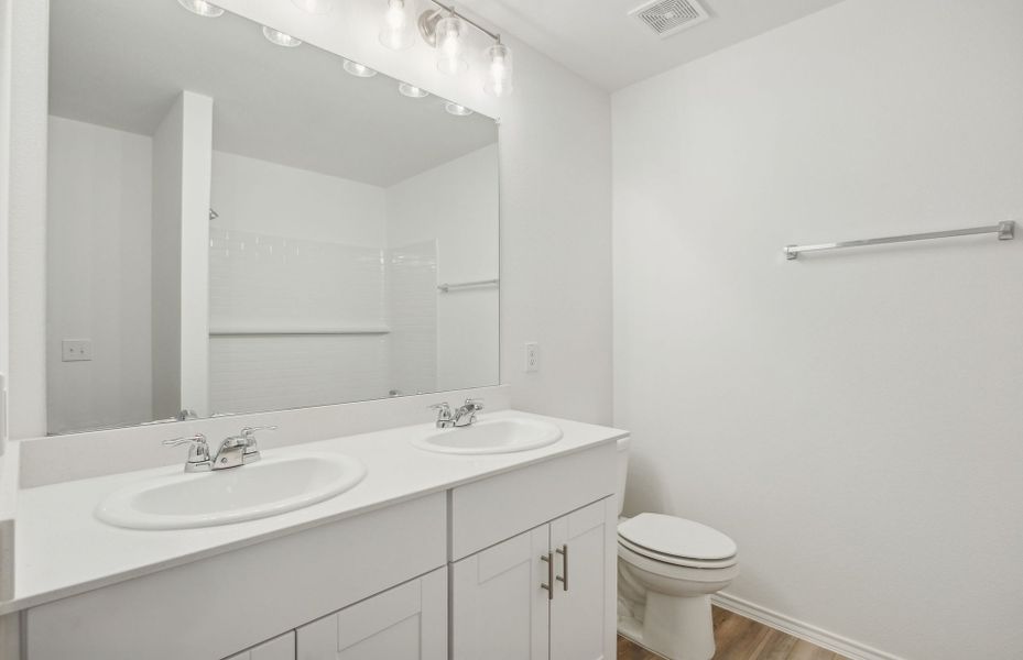 Spacious secondary bathroom