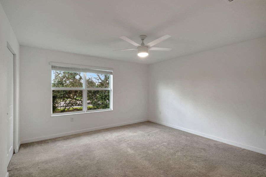 Spacious, unfurnished interior of a new home in , Lake Worth (Image 25).