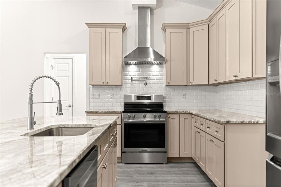 Close-up of interior finishes inside a home in , Dunnellon (Image 15).