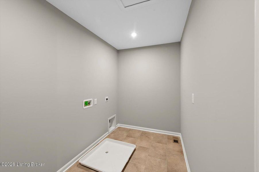 Spacious, unfurnished interior of a new home in Bridle Run, Louisville (Image 29). Spacious, unfurnished interior of a new home in Bridle Run, Louisville (Image 29).