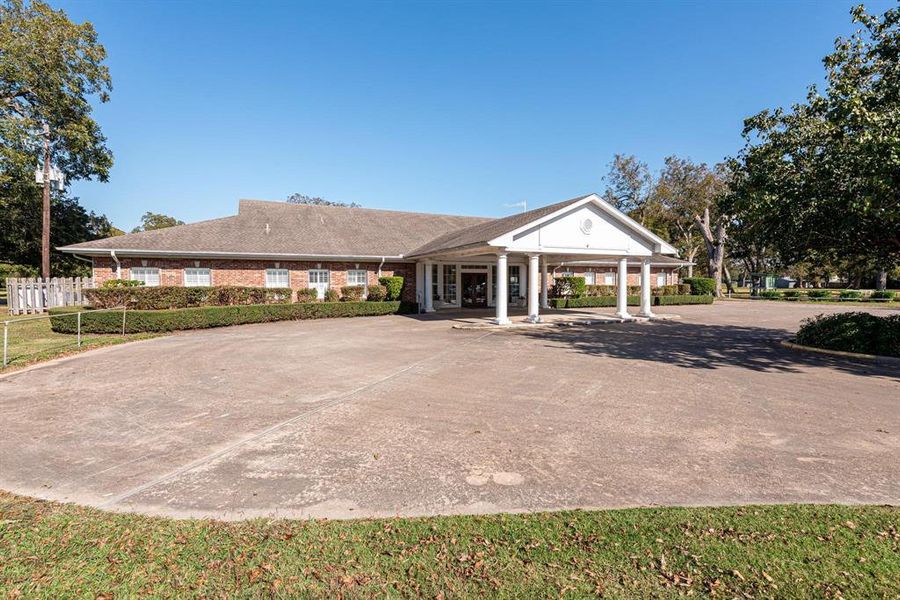 The Wharton Country Club is located minutes away. Low dues allow members access to the nine hole golf course, tennis courts, pool, pro shop and dining facilities.