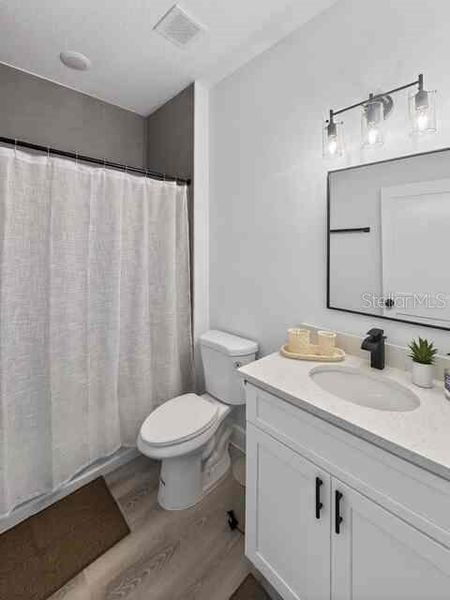 Furnished interior view inside a new home in , Dunnellon (Image 21).